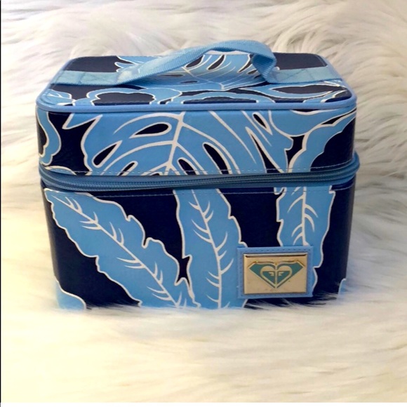 I'm looking for one of these Roxy train cases - Picture 1 of 1